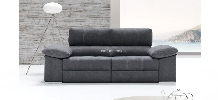 Sofá relax resistente y cómodo, cabezales reclinables. Tela antiarañazos.